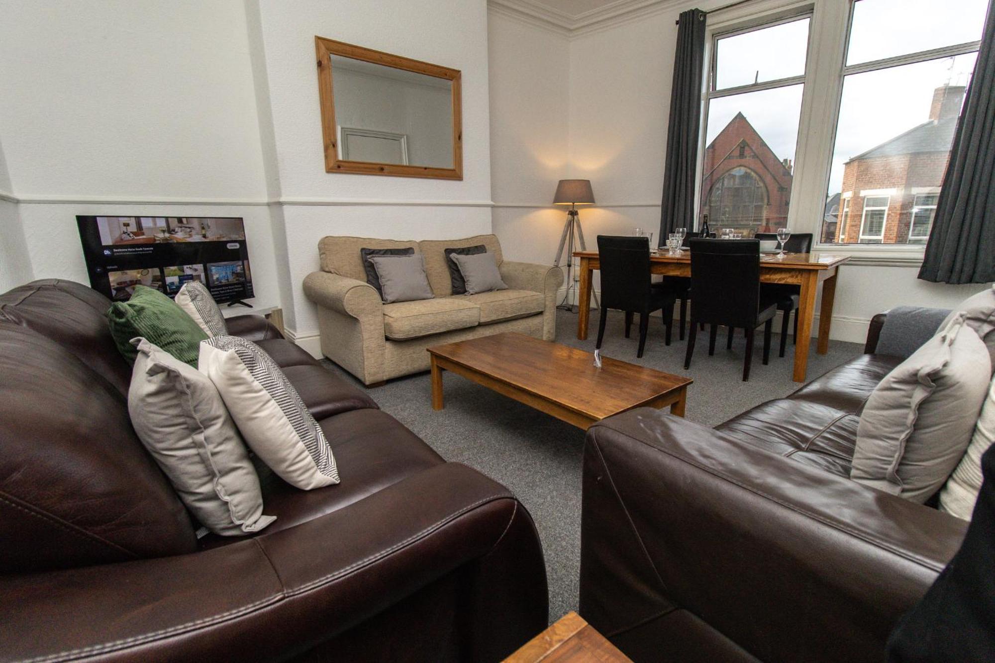 Dwellcome Home Ltd 4 King Bedroom Townhouse, Free Parking, Fast Wifi, Fully Equipped Kitchen, 15 Min Drive To Nissan, 20 Min To Newcastle Sunderland, Ideal For Long Term Contractor Etc Stays, Regular Housekeeping Option - See Our Site For Assurance เซาท์ชีลด์ส ภายนอก รูปภาพ