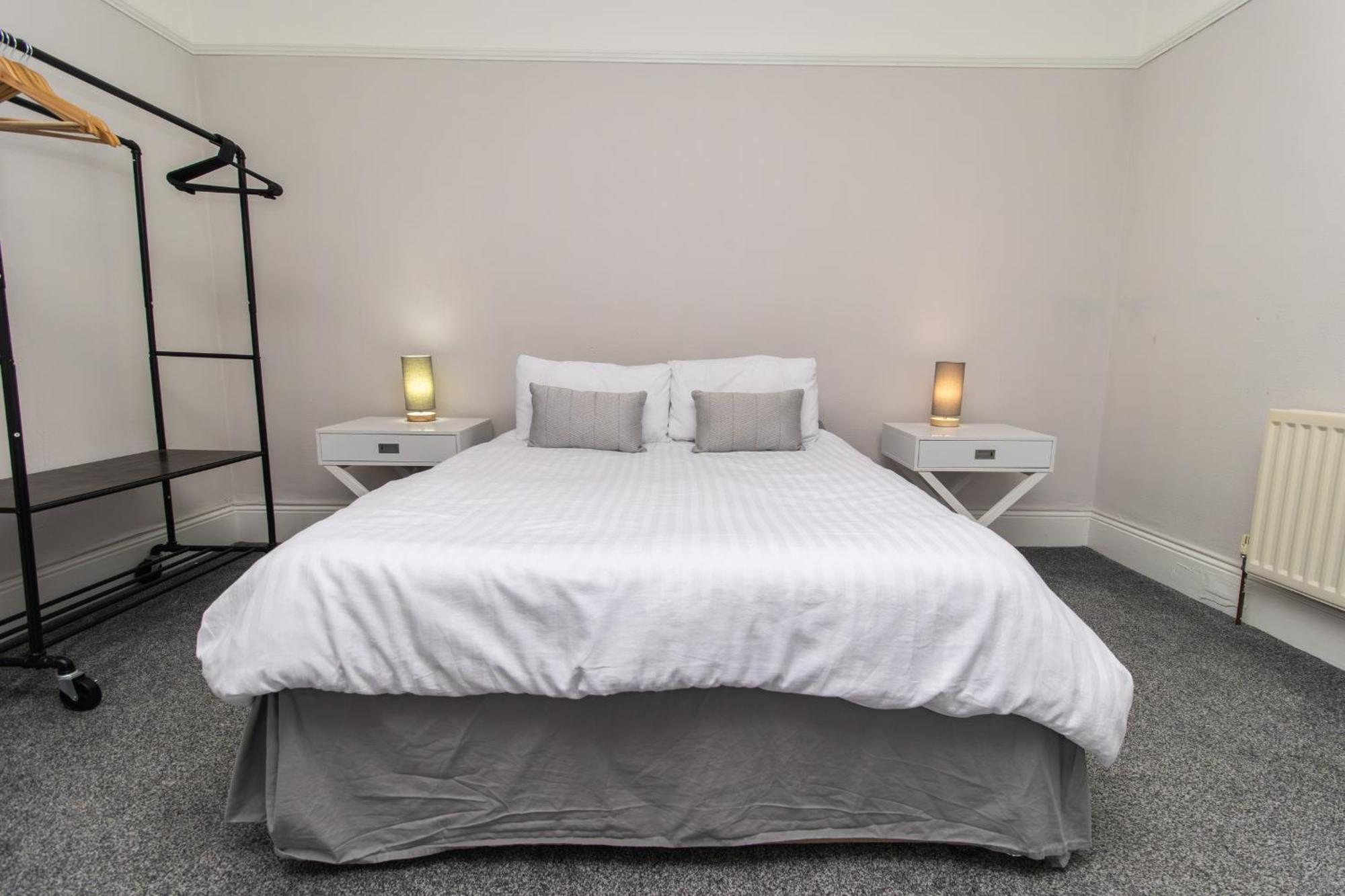 Dwellcome Home Ltd 4 King Bedroom Townhouse, Free Parking, Fast Wifi, Fully Equipped Kitchen, 15 Min Drive To Nissan, 20 Min To Newcastle Sunderland, Ideal For Long Term Contractor Etc Stays, Regular Housekeeping Option - See Our Site For Assurance เซาท์ชีลด์ส ภายนอก รูปภาพ